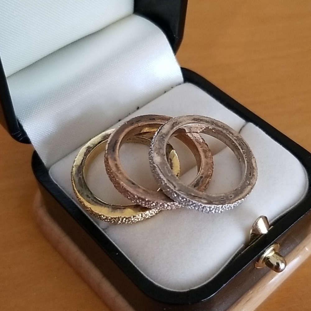 Fashion rings x3